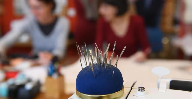 photo  aiguilles, fils, fermetures éclair ou boutons : que faire de ces petits articles de mercerie ?  &copy;  archives co - josselin clair 