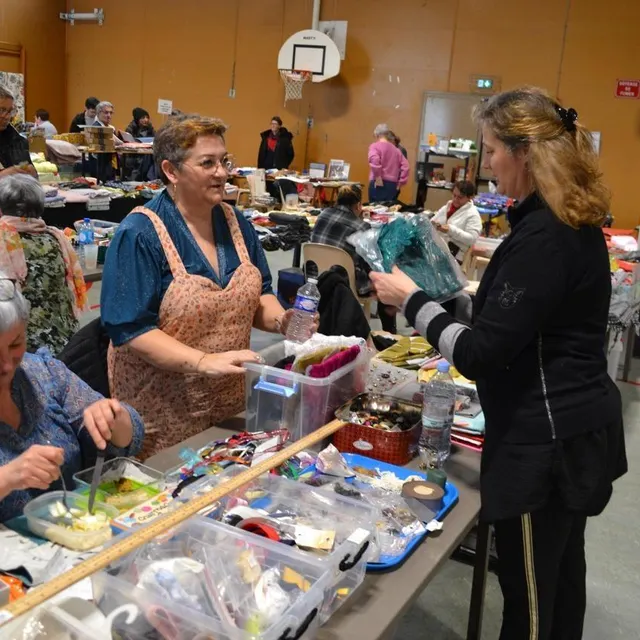 photo les couturières proposent des puces spécifiques un peu partout en france.  ©  archives co - yves boiteau