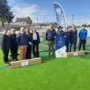photo  les membres du pomjeannais-football et les autorités au moment de la remise. 