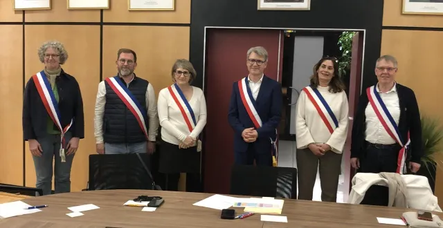 photo  de gauche à droite : frédérique laurent, romain bareau, catherine gautier, laurent paris, pascale verdier et pascal teulier.  &copy;  le maine libre 