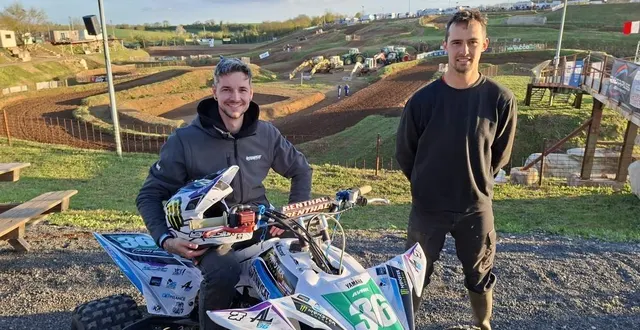 photo  le thouarsais alexis avril, assis sur sa machine, ici aux côtés d’alex thorrée.  &copy;  co 