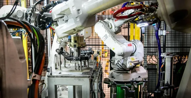 photo  jusqu’à 600 drones aériens sortiront chaque mois de l’usine renault du mans.  &copy;  archives le maine libre - yvon loué 