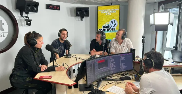photo  la capitaine du fc nantes maureen cosson (à gauche) était l’invitée spéciale de sans contrôle cette semaine.  &copy;  nm 