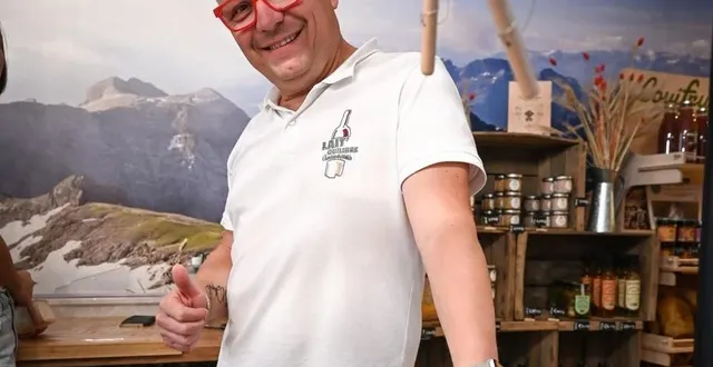 photo  cadre dans le commerce international durant 23 ans, david pierlot est devenu fromager et a ouvert une boutique à châteauneuf-sur-loire (loiret) qui vient d’être saluée par la profession.  &copy;  david pierlot 