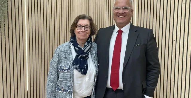 photo  martine bourgoin, vice-bâtonnière, et françois-hugues cirier, nouveau bâtonnier de l’ordre des avocats de la roche-sur-yon.  &copy;  ouest-france 