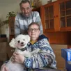 photo « malgré les entrevues avec les assistantes sociales, nous allons être expulsés, sans aucun abri ! » michel, brigitte et leur chien, junior, dans leur logement de la rue de la chevallerie, à trélazé.
