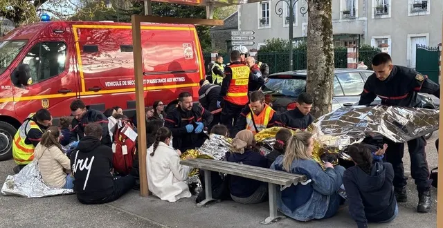photo  organisé par la compagnie de sapeurs-pompiers de la flèche (sarthe), un exercice grandeur nature a mobilisé une soixantaine de pompiers, lundi 30 mars 2026, aux abords du centre-ville.  &copy;  ouest-france 