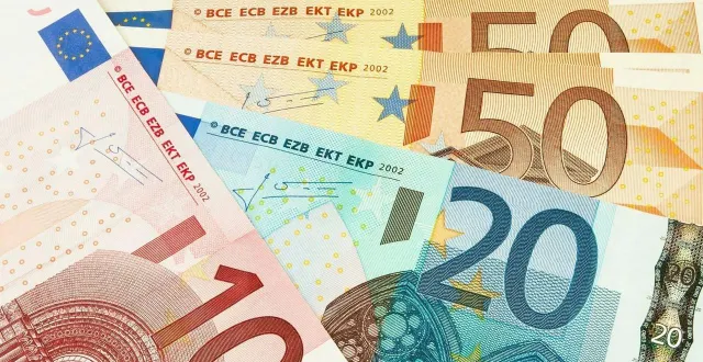 photo  le prévenu de 22 ans avait écoulé cinq faux billets de 50 € à houlgate (calvados).  &copy;  archives ouest-france 