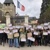 photo lors d'une mobilisation devant la préfecture de la sarthe, au mans, ce mardi 31 mars 2026, les enseignants du premier degré ont dénoncé la fermeture de classe dans les écoles sarthoises pour la rentrée 2026.