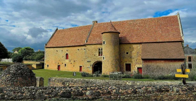 photo asnières-sur-vègre. le manoir de la cour fête ses dix ans  &copy;  archives le maine libre 