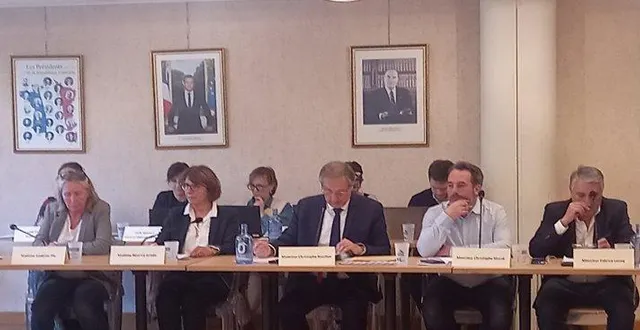 photo  l’installation des élus s’organise.  &copy;  le maine libre 