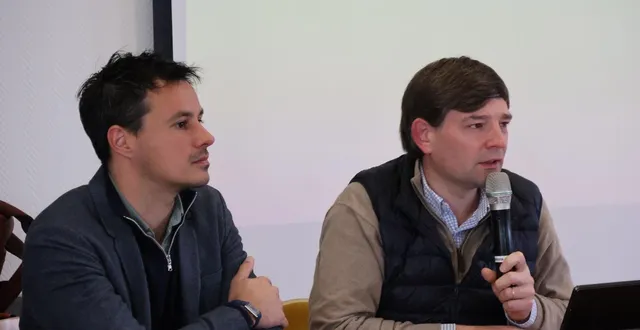 photo  alban bertrand et matthieu camuset, de la société domaine, filiale du groupe métis, ont expliqué les grandes lignes de leur projet pour redonner vie au collège de combrée.  &copy;  ouest-france 