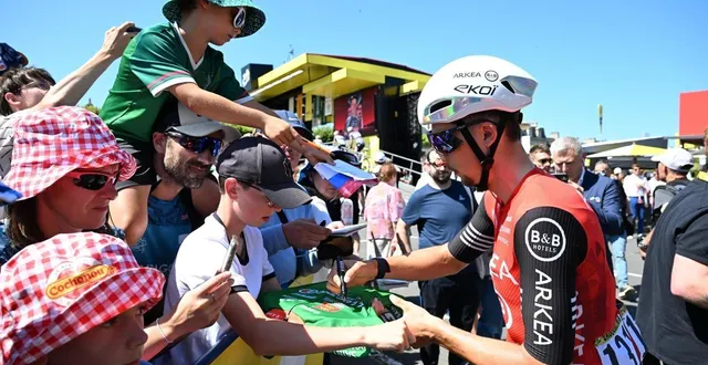 photo  après avoir connu la ferveur populaire pendant le tour de france, kévin vauquelin a été élu sportif de l’année dans le calvados.  &copy;  archives thomas brégardis / ouest-france 