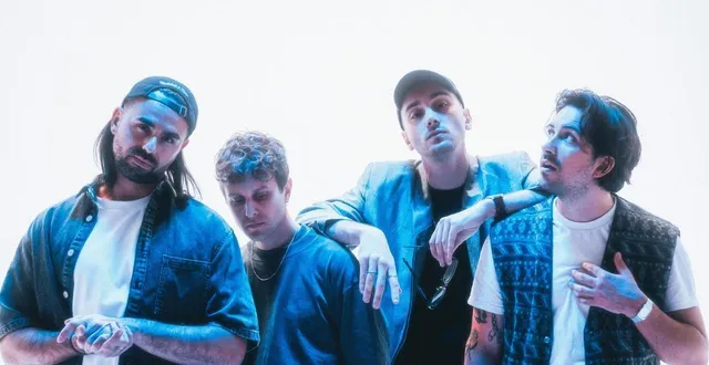 photo  composé de pierre-elie abergel, noé russeil, alexandre poussard et lucien saurin, le groupe d’origine niortaise colours in the street sort son quatrième album, à paraître le 17 avril 2026.  &copy;  noji 