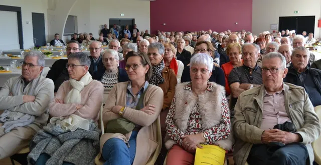 photo  la salle des fêtes de villaines-sous-malicorne était pleine pour l’assemblée générale.  &copy;  le maine libre 