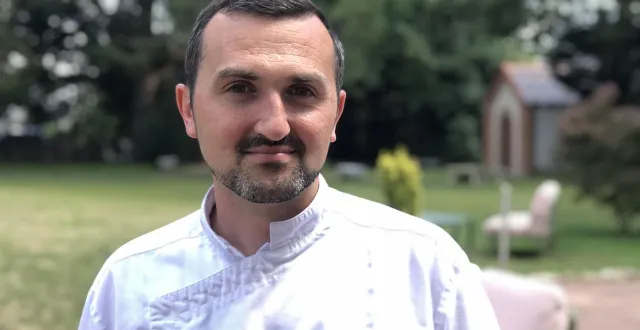 photo  adrien roux, chef de cuisine de la maison patte noire, à cholet, qu’il a ouverte avec son épouse marie doinel, en mai 2021.  &copy;  archives ouest-france 