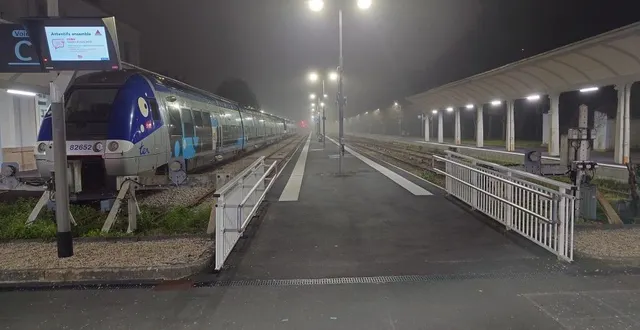 photo  vers 22 h, à la gare de granville (manche), le paris-granville qui devait arriver à 20 h 39 n’est toujours pas là.  &copy;  ouest-france 