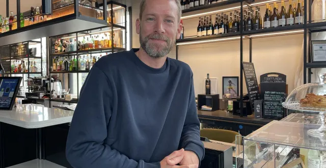 photo  maxime lavolé a créé gocheerz, une plateforme en ligne mettant en lien vignerons et acheteurs.  &copy;  ouest-france 