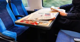 Info insolite  « vive la seconde classe, où je peux lire le journal sans reproches. » photo d’illustration. 