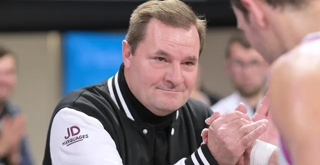 photo  loïc adriaenssens garde confiance en ses joueurs.  &copy;  guillaume marie 