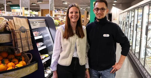 photo  gwendoline et raphaël guilbaud sont les nouveaux propriétaires du fonds de commerce du magasin carrefour express qui fait face à la maire de sablé-sur-sarthe.  &copy;  ouest-france 