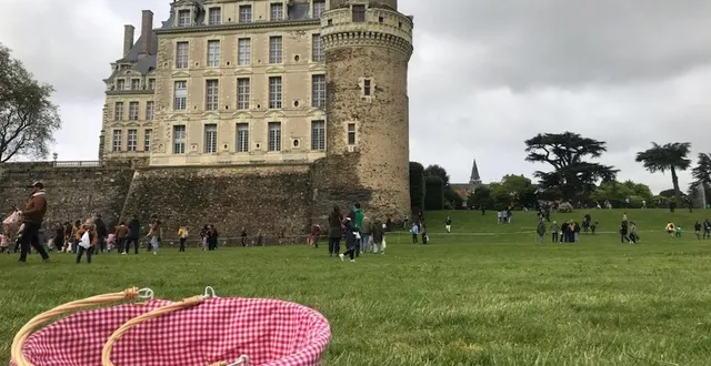 photo  le château de brissac, près d’angers, organise chaque année une chasse aux œufs géante.  &copy;  archives ouest-france 
