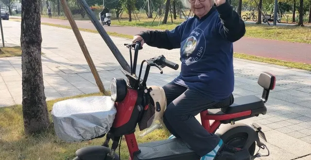 photo  vivant dans une troupe de saltimbanques, disait-elle, thérèse aimait rire et chanter.  &copy;  co 