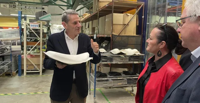 photo  diego sgorbati, directeur depuis un an de bagster à la ferté-macé, depuis le rachat par le groupe italien acerbis de l’entreprise spécialisée dans la fabrication de selles par moto.  &copy;  ouest-france 