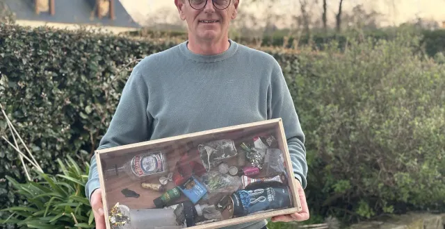 photo  sébastien vrac a créé un filtre à base de cheveux installé dans les caniveaux. à la base, il voulait éviter que les mégots ne partent à la mer. finalement, ses filtres récupèrent un nombre incalculable de déchets.  &copy;  photo : ouest-france 
