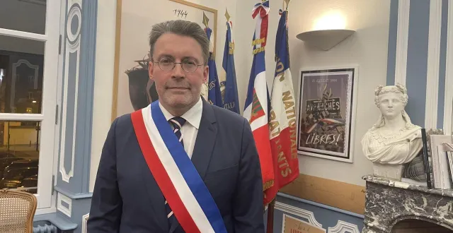 photo  le maire d’avranches, david nicolas, après sa réélection à la fonction de maire vendredi 20 mars 2026.  &copy;  ouest-france 