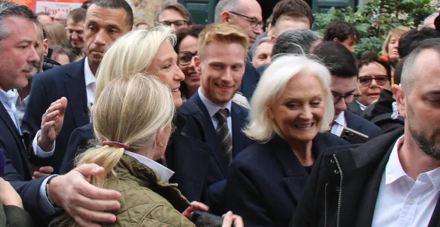 photo  le documentaire « rn 72, à la conquête de l’ouest » coréalisé par camille girerd et florent maillet, suit notamment romain lemoigne et marie-caroline le pen dans leur campagne en sarthe, porte d’entrée du rassemblement national vers l’ouest.  &copy;  ouest-france 