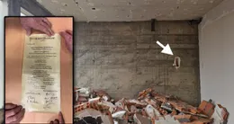 Info insolite  le parchemin, dans son tube métallique a été retrouvé dans une petite niche de ce mur. 