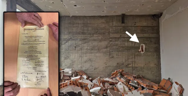 photo  le parchemin, dans son tube métallique a été retrouvé dans une petite niche de ce mur.  &copy;  dr/orange 