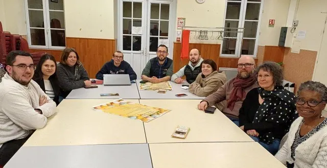 photo  les commerçants et artisans de thouarcé préparent la première chasse aux œufs pour petits et les grands.  &copy;  co 