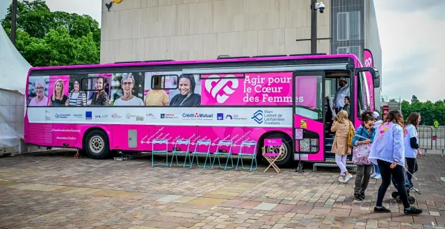 photo  en 2024, lors de la dernière escale du bus du cœur des femmes au mans, 272 femmes avaient été dépistées.  &copy;  archives le maine libre - yvon loué 
