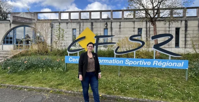 photo  manuela gourichon devant le centre de formation sportive régional de sablé.  &copy;  le maine libre 