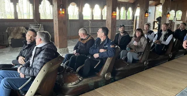 photo  en avant-première, ils ont testé valkyrie, la nouvelle attraction phare de festyland. le public pourra la découvrir samedi 4 avril 2026, jour de réouverture du plus grand parc normand d’attractions.  &copy;  ouest france 