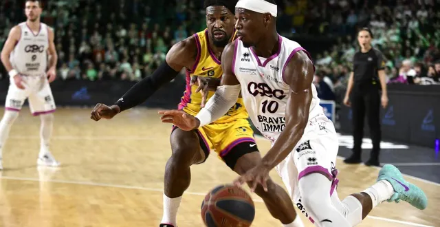 photo  de retour de blessure, radshad davis sera attendu impactant.  &copy;  gérard piwtorak 